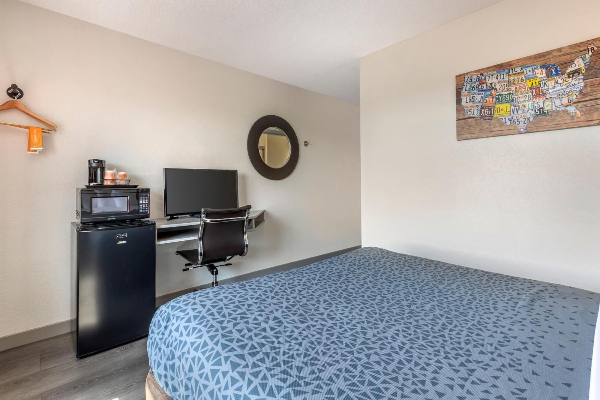 Econo Inn&suites Hotel 2*