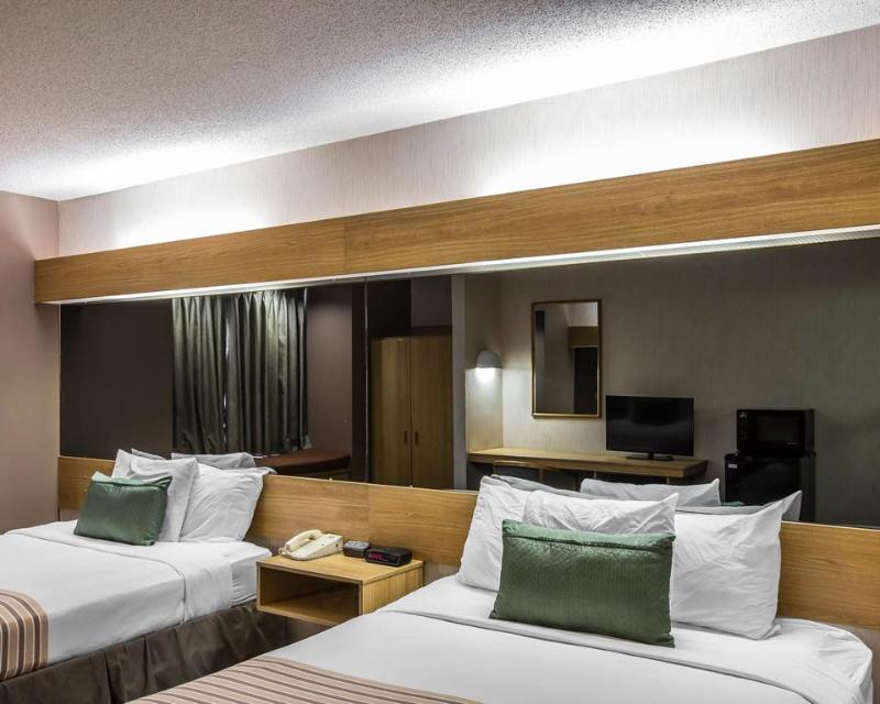 Econo Inn&suites Hotel