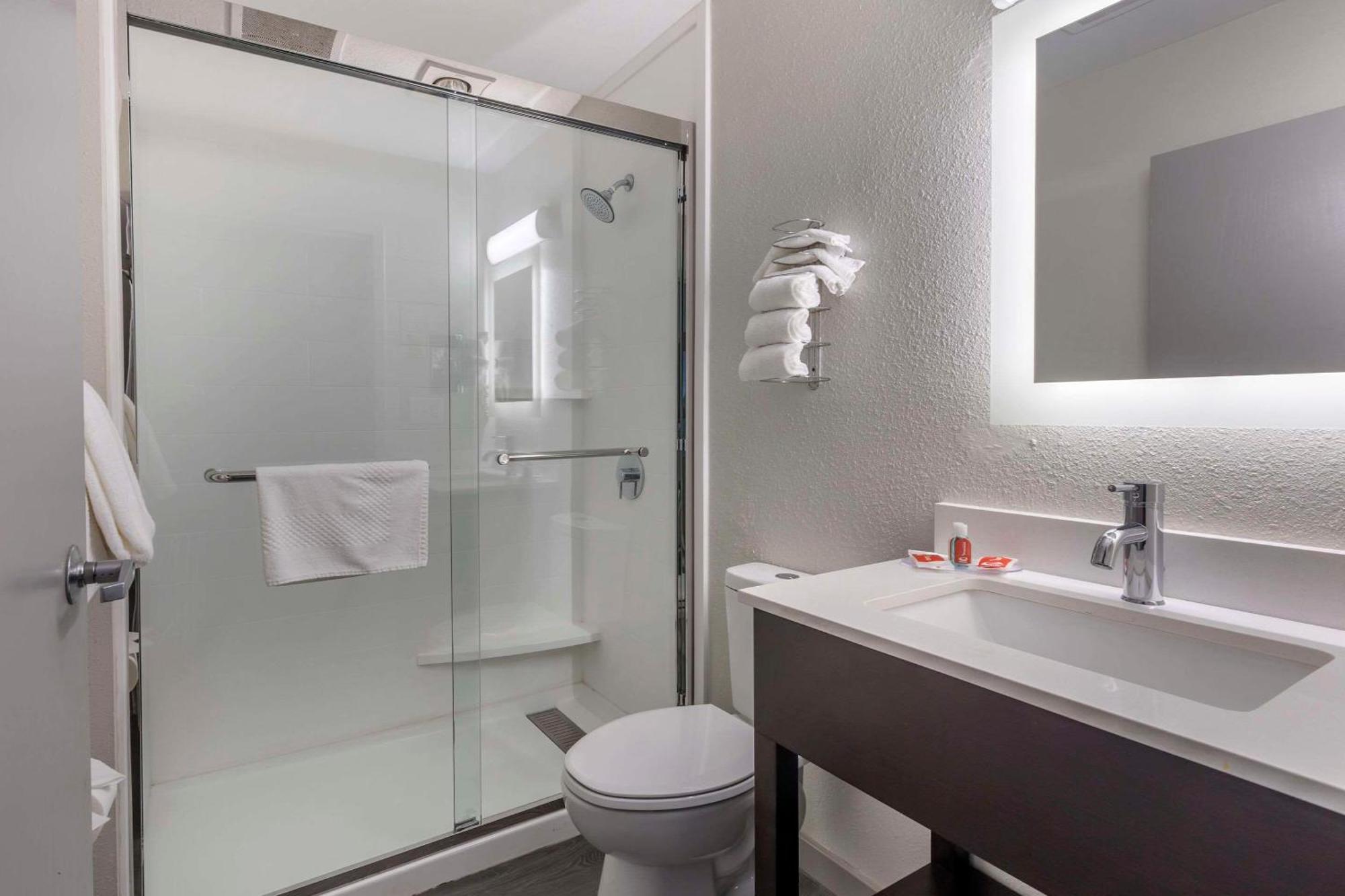 Econo Inn&suites 2*